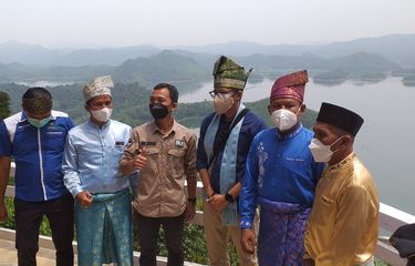Sambangi Puncak Kompe,Menparekraf:Jika Kangen Raja Ampat ke Riau Aja